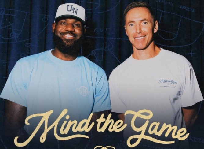 弗莱：纳什传出的球像软枕头 詹姆斯的传球像街霸里的火球