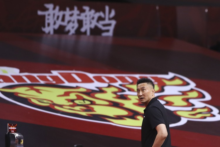 功勋卓著!杜锋在广东担任主帅四次带队夺冠:菜鸟赛季+三连冠