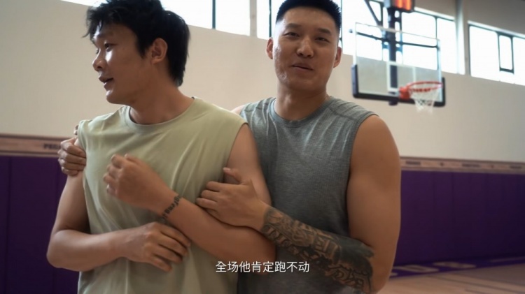 曾繁日调侃不和丁彦雨航一队打球局:4V4全场他拖后腿全场跑不动